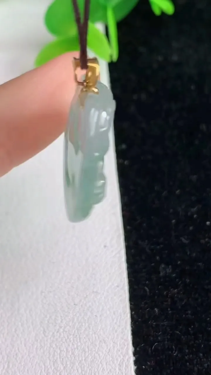 天然A货翡翠k金飘花财神爷吊坠，尺寸23.3-19.2-5.2，重量:4.10g
6月7日