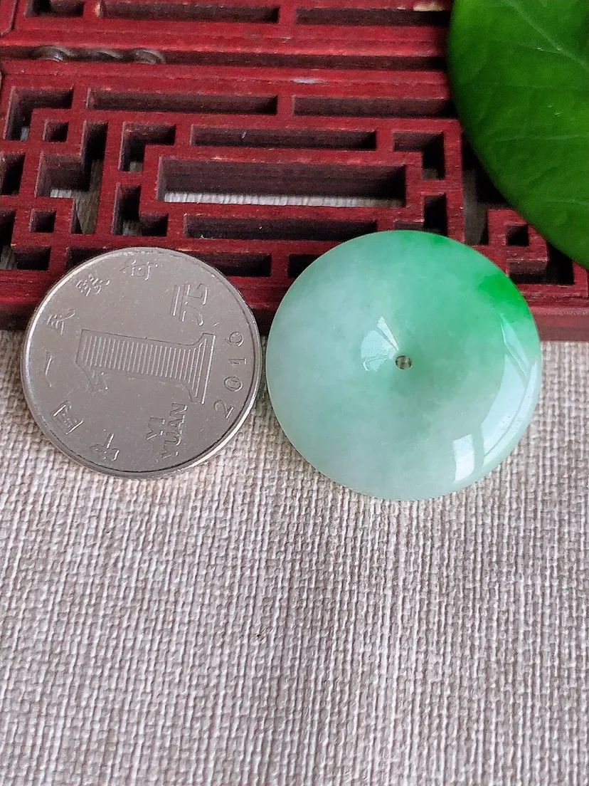 天然A货翡翠飘阳绿平安扣吊坠尺寸28×5.3m量9.48g 0606