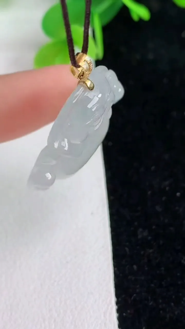 天然A货翡翠佛公吊坠，尺寸24.5-29-5.6，重量:6.13g
6月7日