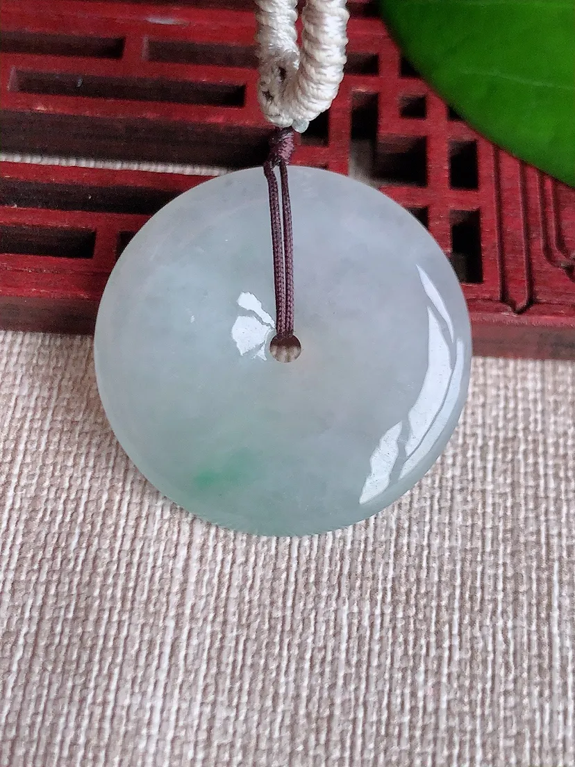天然A货翡翠飘绿平安扣吊坠 尺寸29.5×5m量13.90g 0606