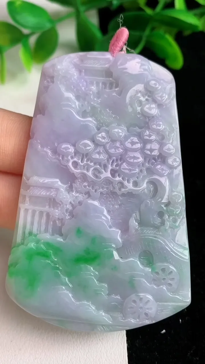 天然A货翡翠春带彩紫罗兰山水牌吊坠，尺寸69.8-46.7-5.6，重量:38.40g
6月7日