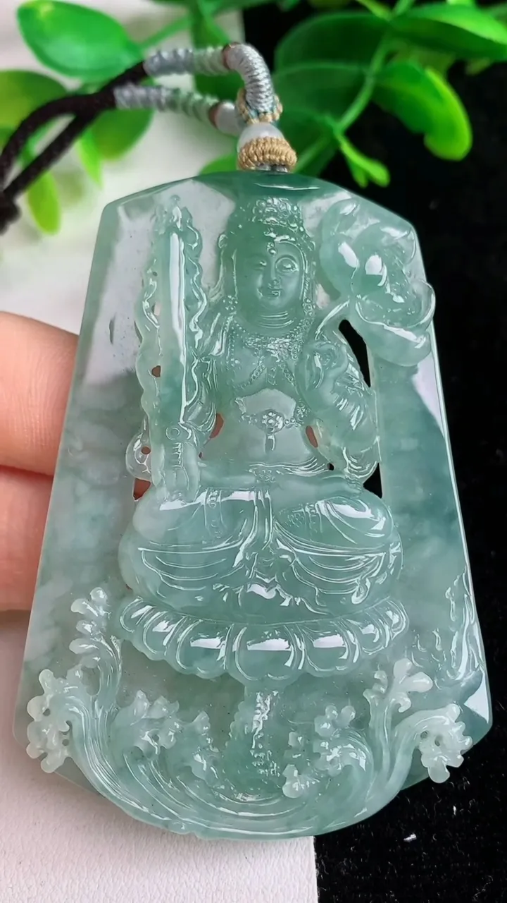 天然A货翡翠虚空藏观音菩萨吊坠，尺寸70.4-50-6，重量:43.88g
6月7日