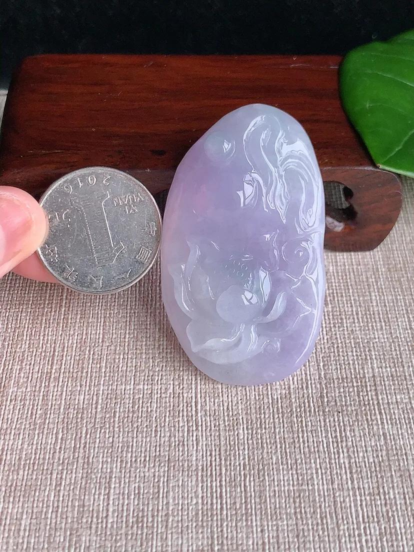 天然A货翡翠冰润紫罗兰连年有余吊坠 尺寸53.4×31×11.8m量34.10g 0606