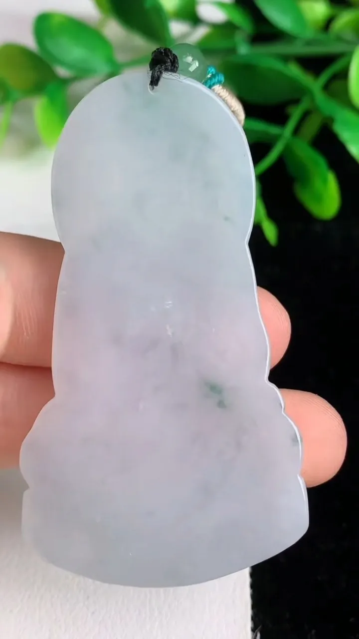 天然A货翡翠飘花大日如来吊坠，尺寸62.7-35.7-5.2，重:25.17g
6月7日