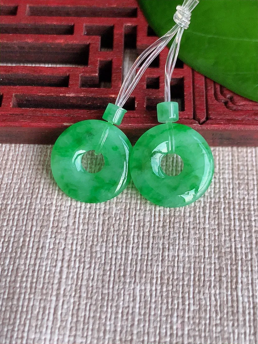 天然A货翡翠飘绿平安环吊坠一对尺寸14.3×1.8m量2.07g 0606