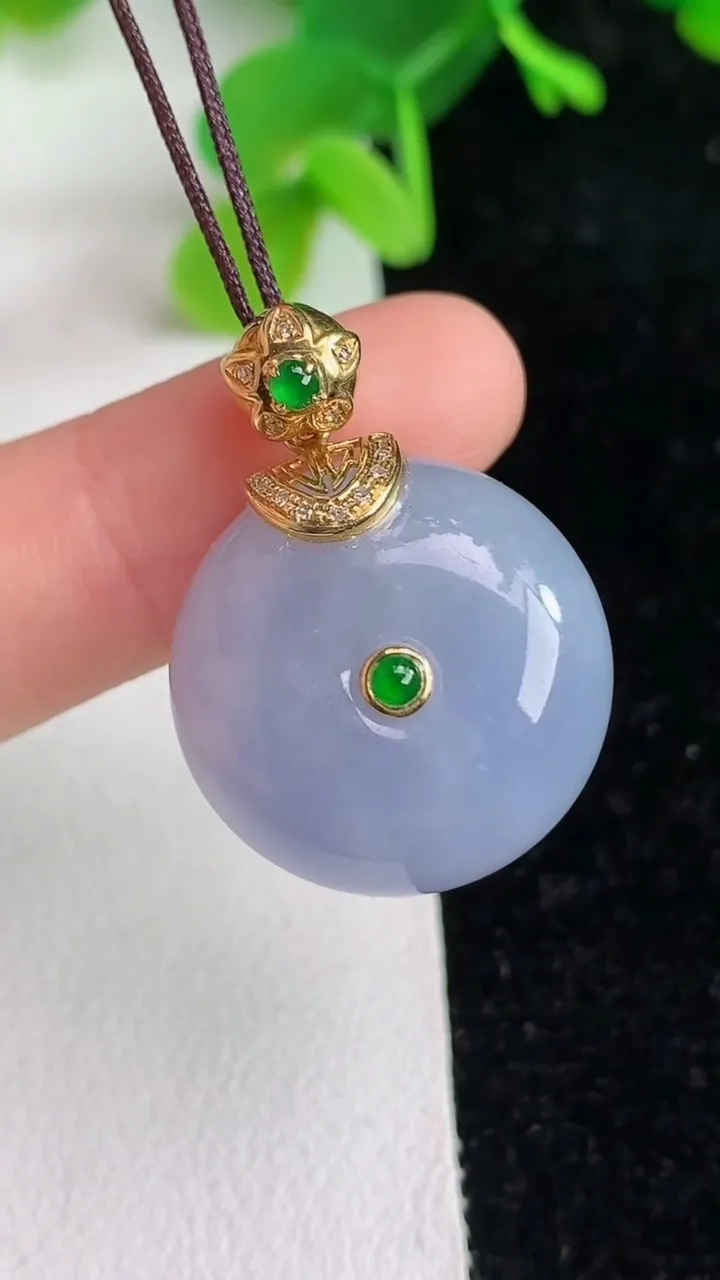 天然A货翡翠k金紫罗兰平安扣吊坠，尺寸20.3-11.5，重量:11.48g
6月7日