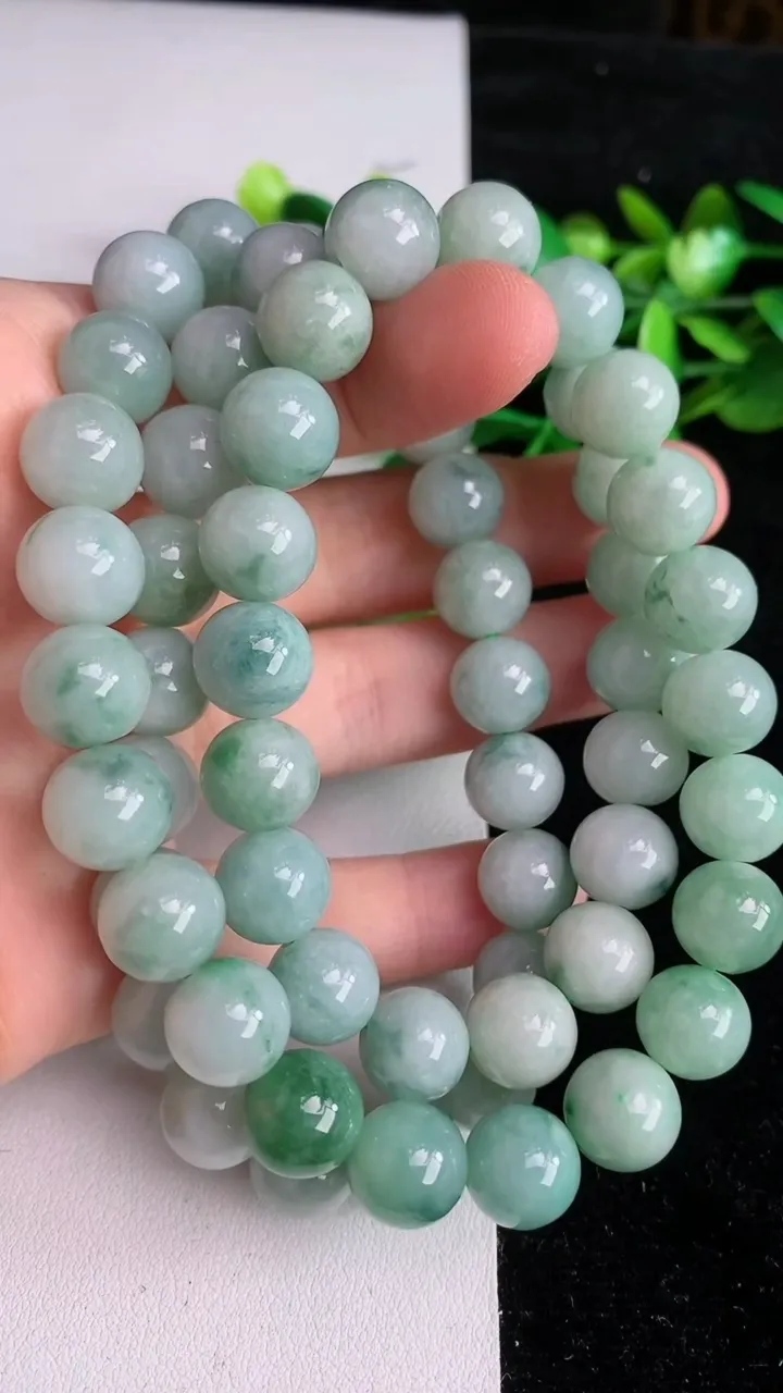 天然A货翡翠飘花圆珠项链，尺寸 10，重: 127.21g
6月7日