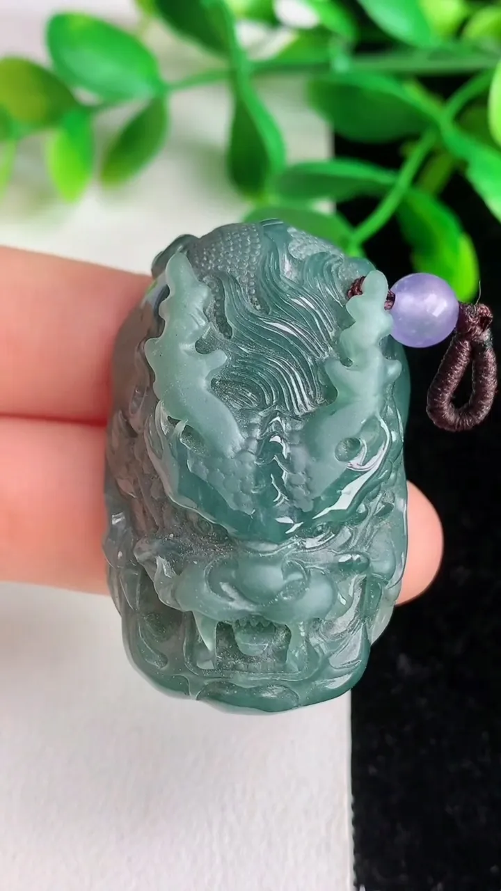 天然A货翡翠龙牌吊坠，尺寸44-28-16，重:44.22g
6月7日