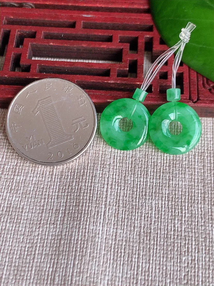 天然A货翡翠飘绿平安环吊坠一对尺寸14.3×1.8m量2.07g 0606