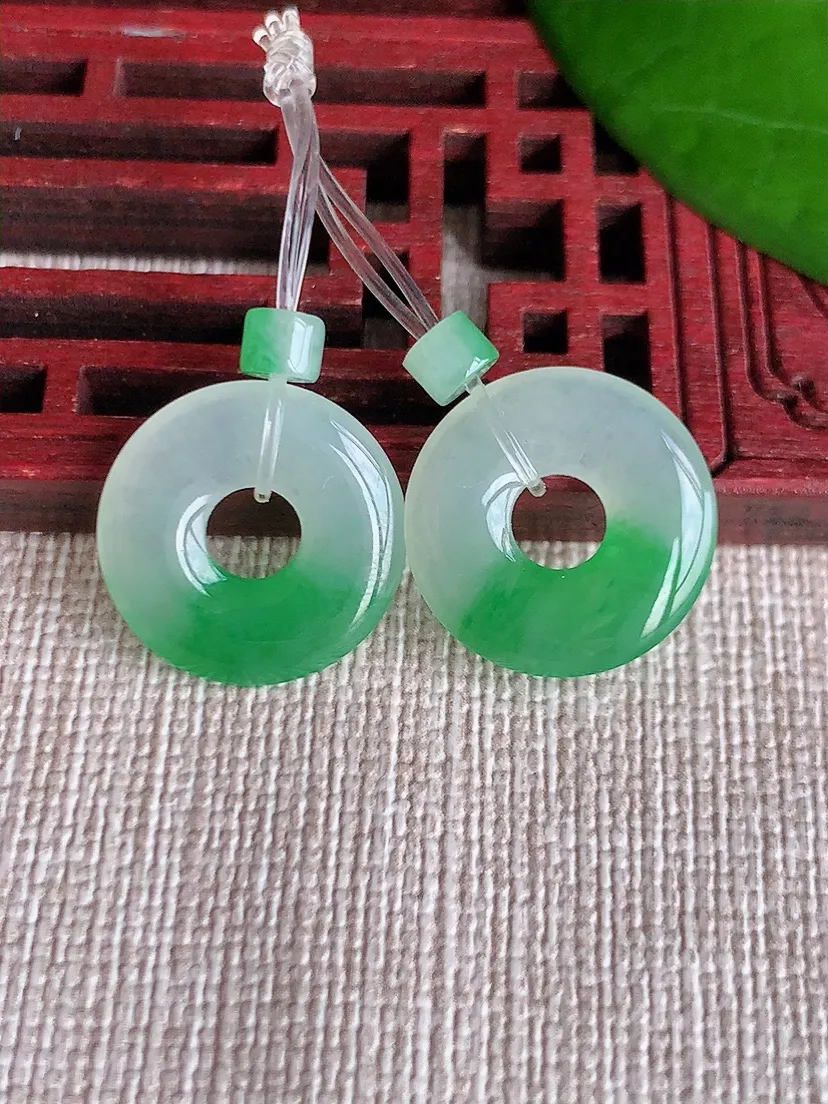 天然A货翡翠飘绿平安环吊坠一对尺寸15.6×2.4m量3.00g 0606