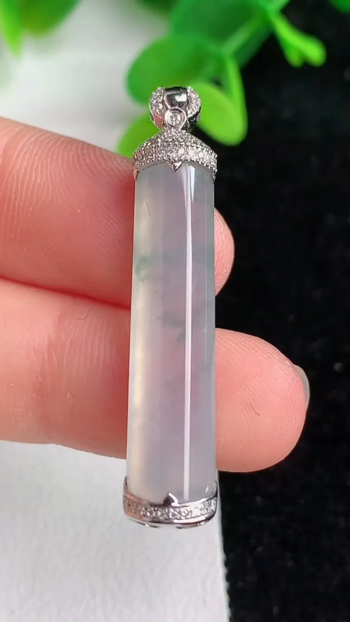 天然A货翡翠k金飘花平安柱吊坠，尺寸33.4-8-5，重量:4.11g
6月7日