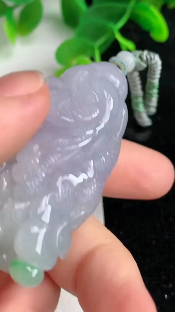 天然A货翡翠春带彩紫罗兰白菜吊坠，尺寸51-28.5-14.8，重量:44.63g
6月7日