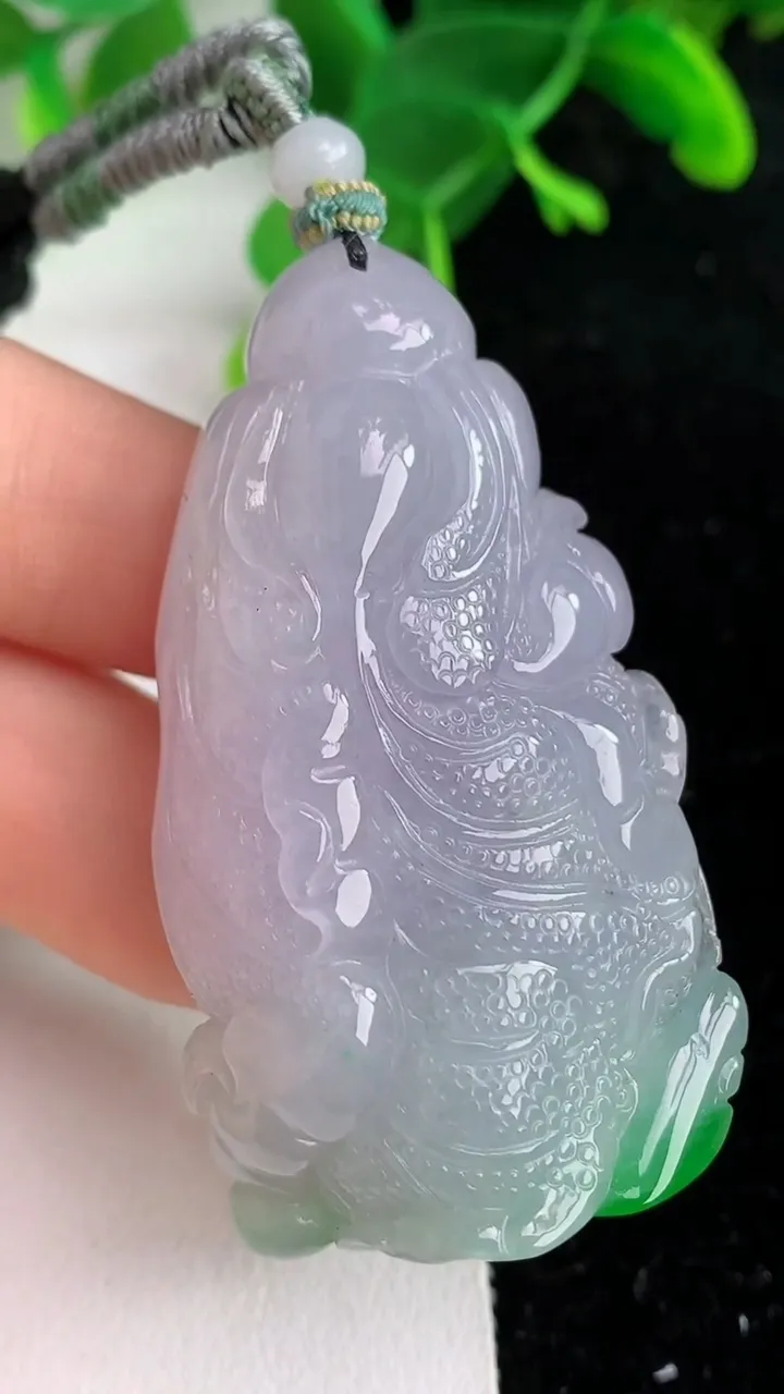 天然A货翡翠春带彩紫罗兰白菜吊坠，尺寸51-28.5-14.8，重量:44.63g
6月7日