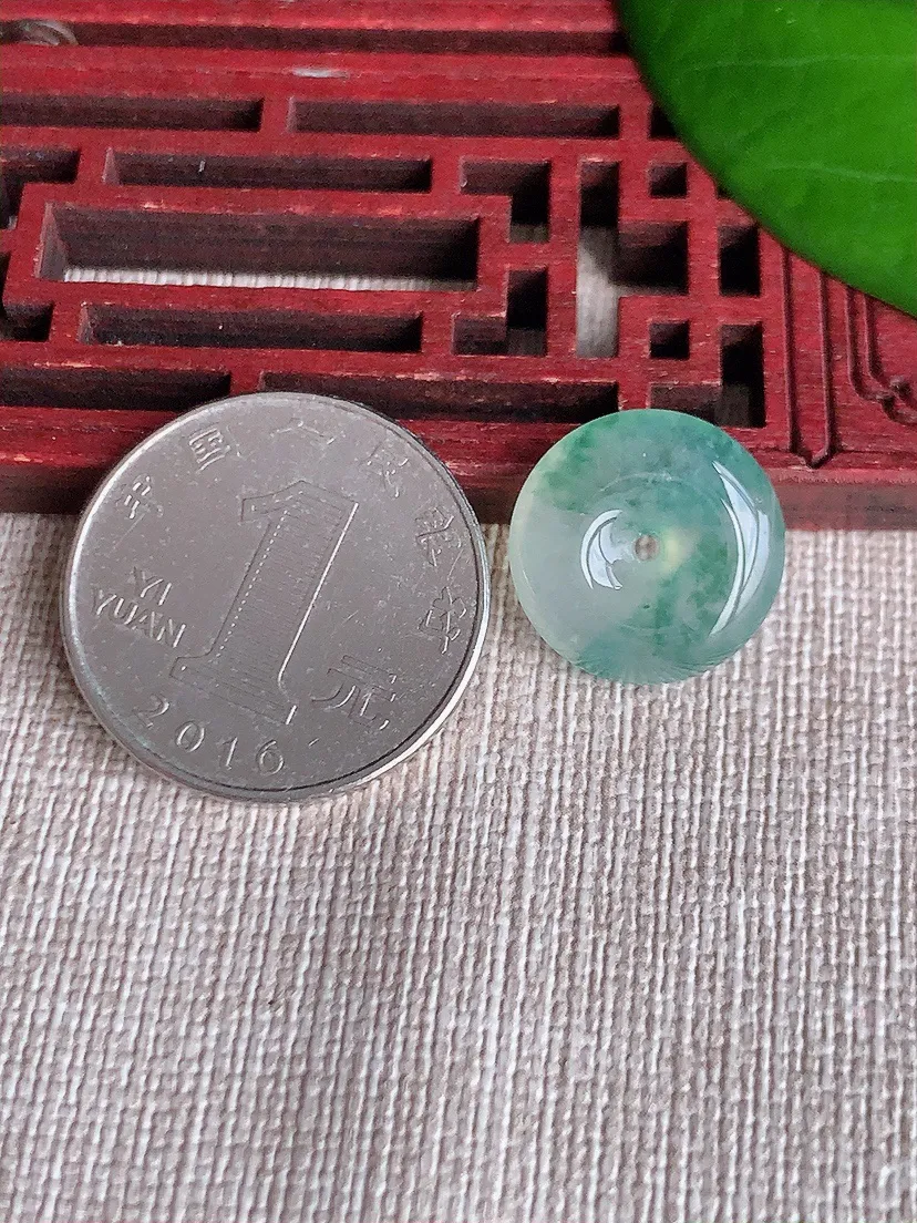 天然A货翡翠飘花平安扣吊坠尺寸15.7×5.4m量2.90g 0606