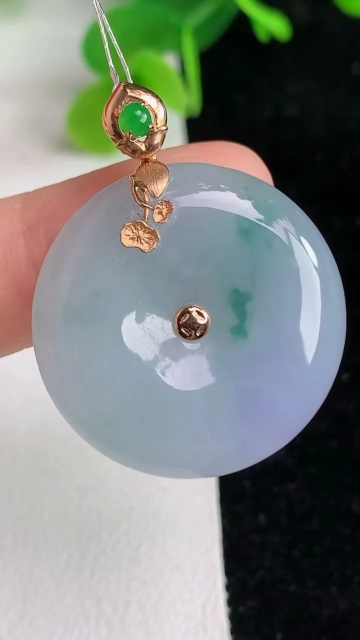 天然A货翡翠k金紫罗兰平安扣吊坠，尺寸26.2-5.5，重量:8.90g
6月7日