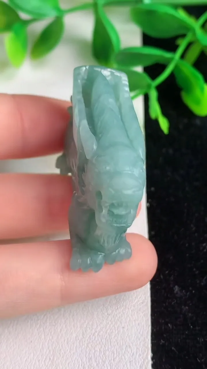 天然A货翡翠貔貅吊坠，尺寸38.2-27.1-14.6，重:30.75g
6月7日