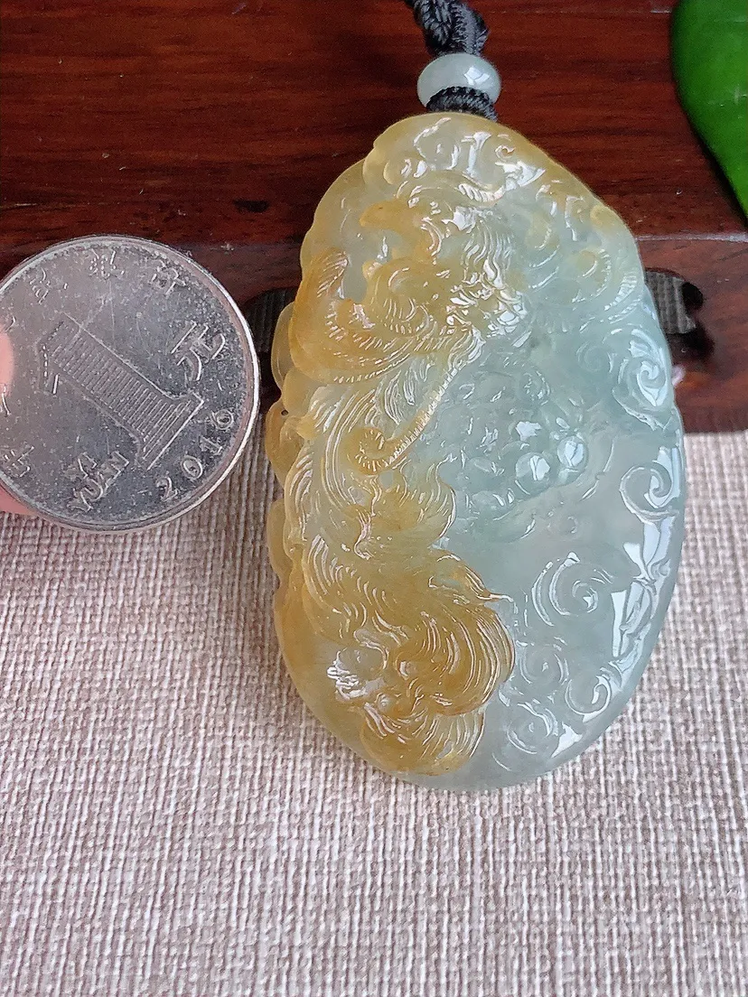 天然A货翡翠飘黄翡凤凰吊坠尺寸55.7×34.2×8m量30.95g 0606