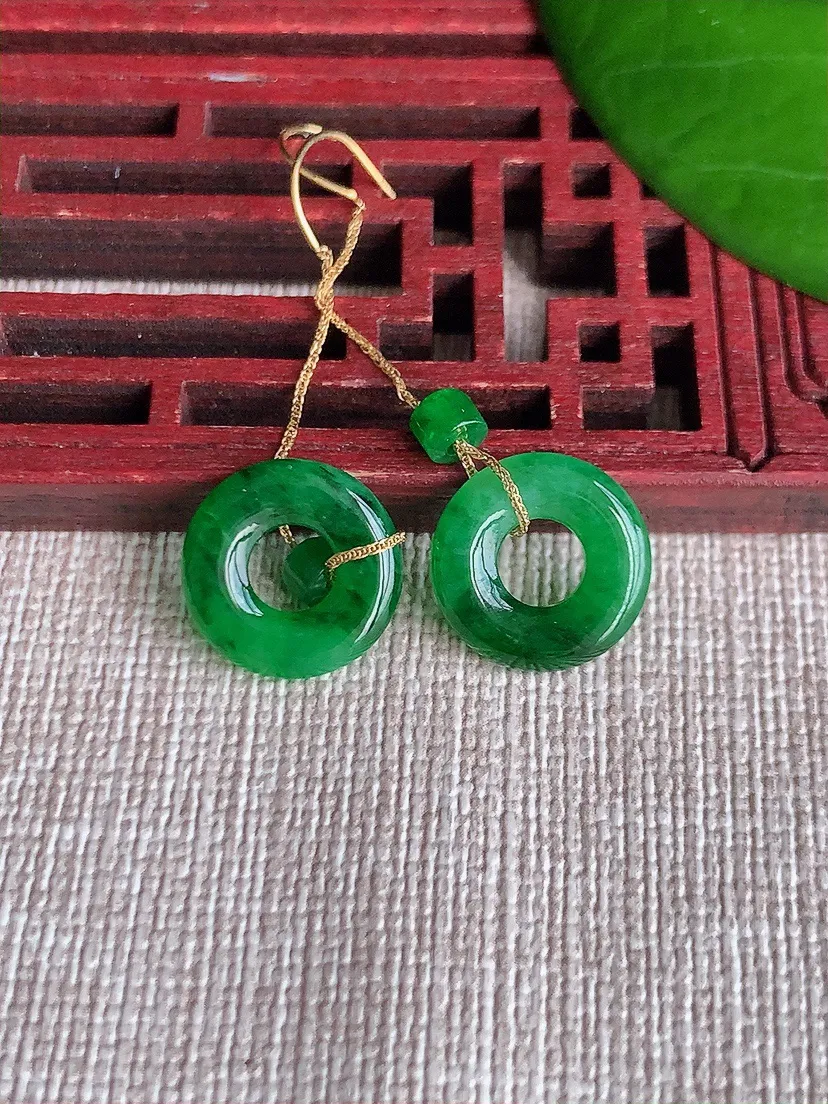 天然A货翡翠18K金镶嵌满绿平安环耳坠 尺寸12.2×2.2mm 重量1.84g 0606