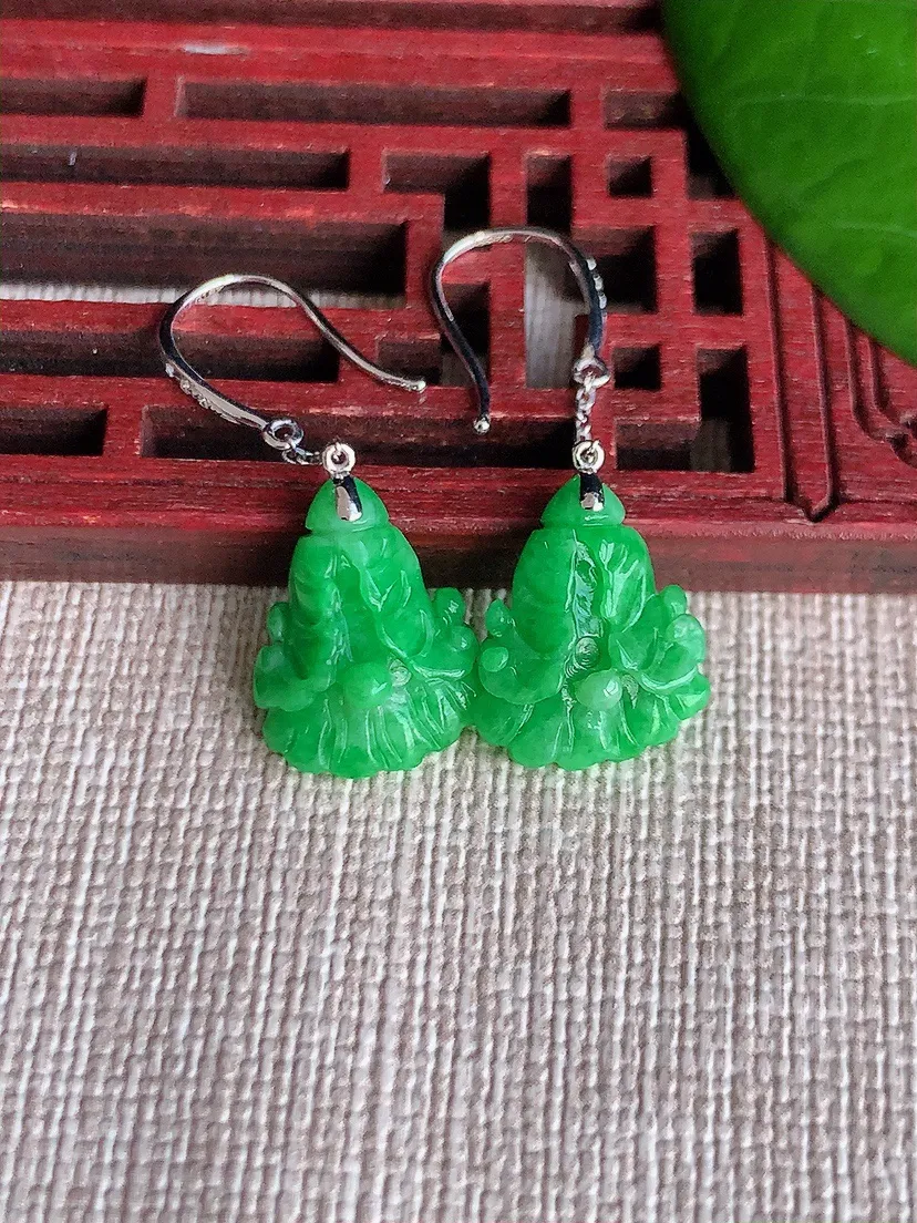 天然A货翡翠18K金镶嵌满绿白菜耳坠 尺寸13.5×11×5.3mm 重量2.38g 0606