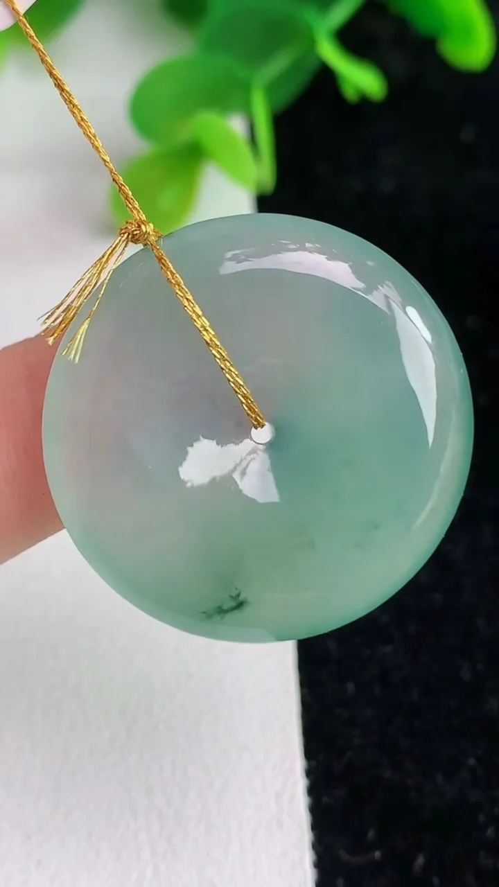 天然A货翡翠飘花平安扣吊坠，尺寸28.2-5，重量:8.54g
6月7日