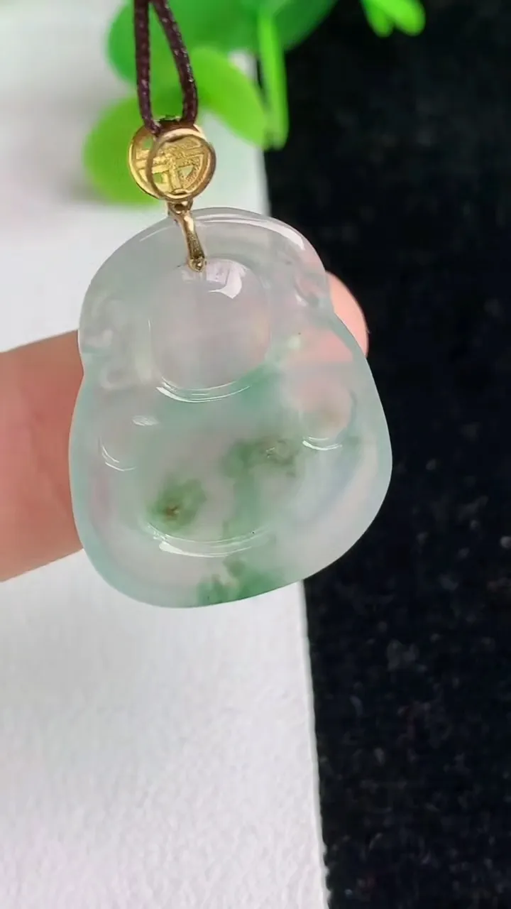 天然A货翡翠k金飘花财神爷吊坠，尺寸23.3-19.2-5.2，重量:4.10g
6月7日