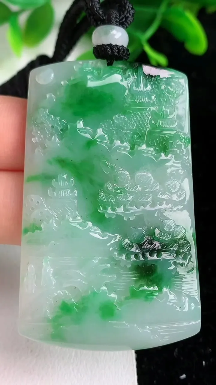 天然A货翡翠山水牌吊坠，尺寸56.6-35-5.2，重量:29.33g
6月7日