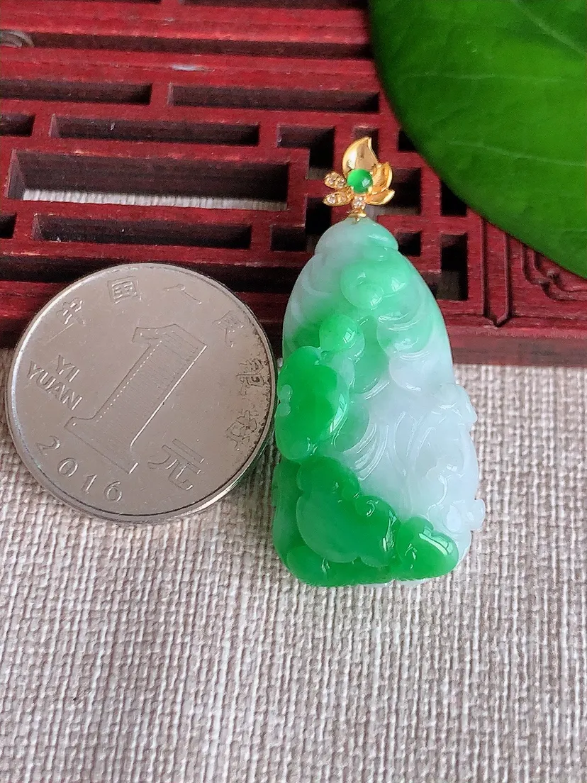天然A货翡翠18K白底青飘阳绿白菜吊坠 尺寸41×33×18×11.5m量12.10g 0606