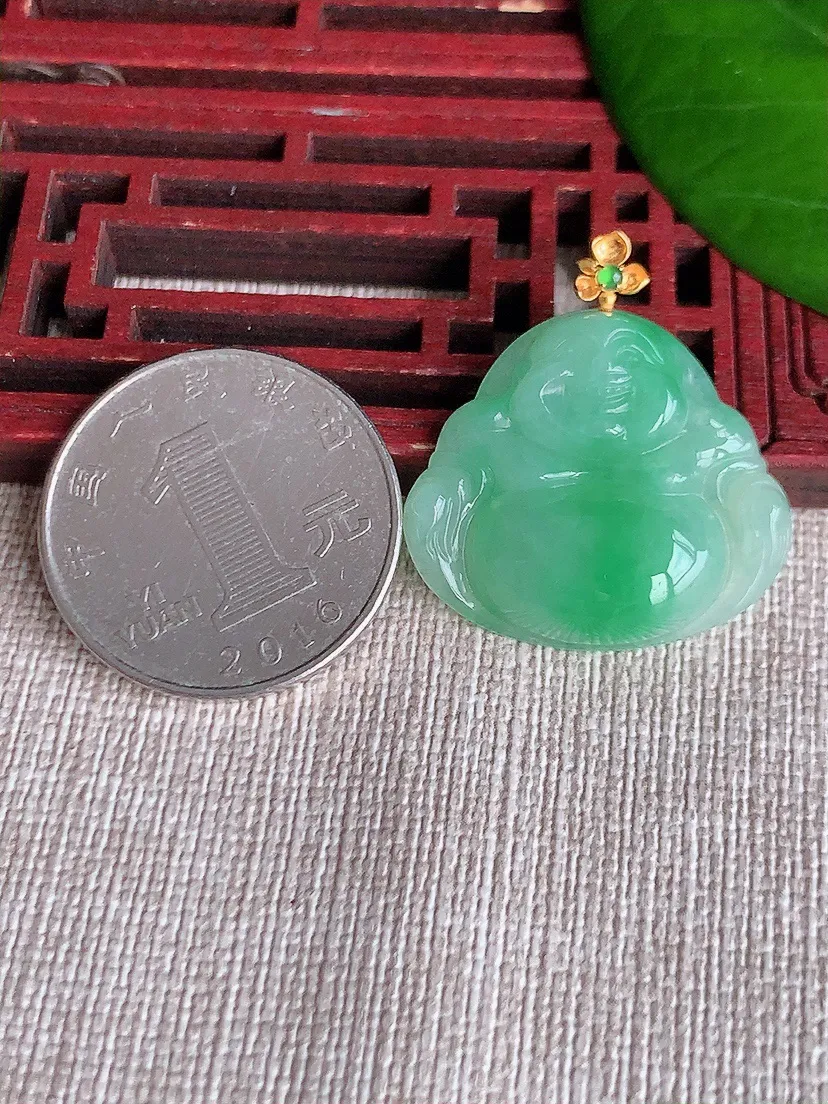 天然A货翡翠18K金扣头飘绿佛公吊坠尺寸23.3×26.4×5.3m量5.19g 0606