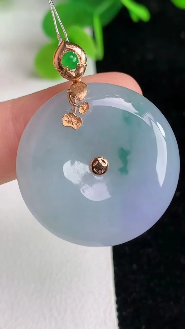 天然A货翡翠k金紫罗兰平安扣吊坠，尺寸26.2-5.5，重量:8.90g
6月7日