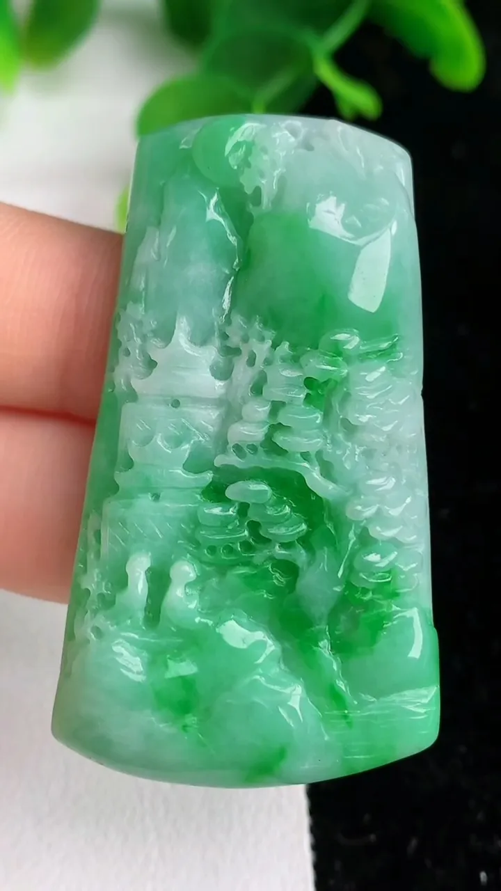 天然A货翡翠山水牌吊坠，尺寸49-28-7.8，重量:25.14g
6月7日