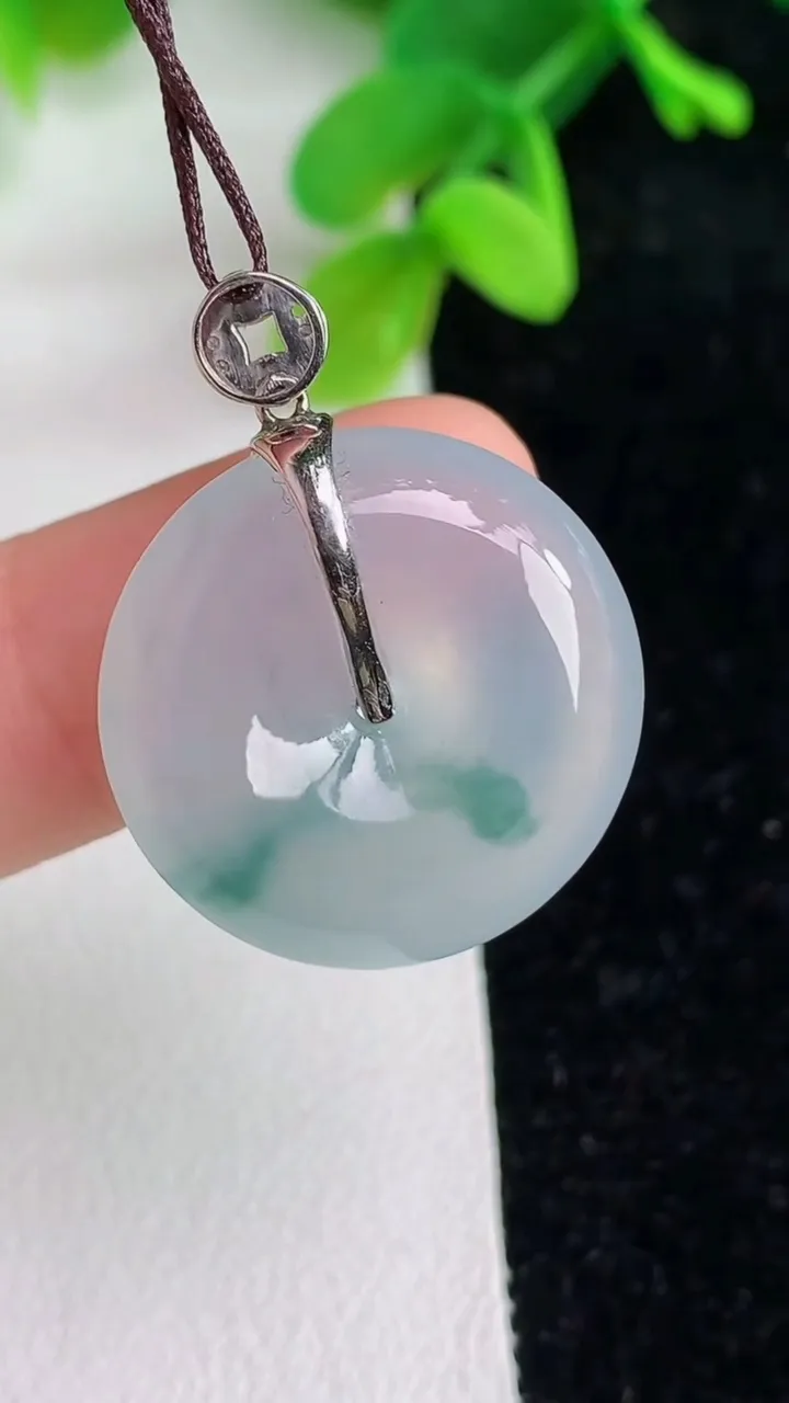 天然A货翡翠k金飘花平安扣吊坠，尺寸21.3-5.7，重量:5.86g
6月7日