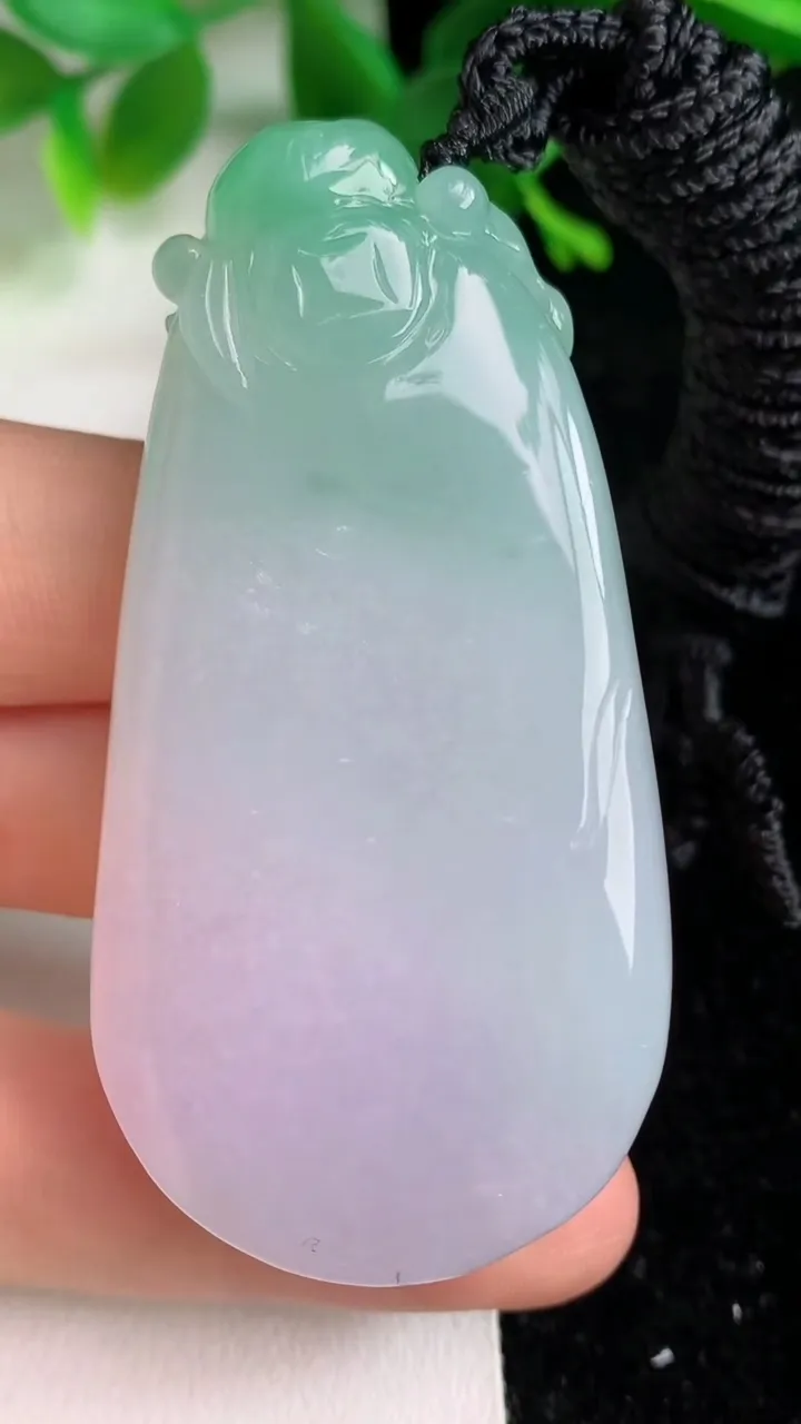 天然A货翡翠春带彩紫罗兰福瓜吊坠，尺寸61.2-30.2-10.8，重量:61.45g
6月7日