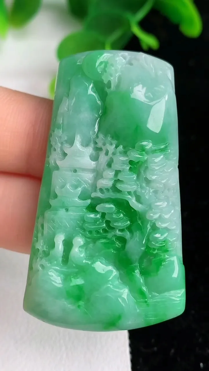 天然A货翡翠山水牌吊坠，尺寸49-28-7.8，重量:25.14g
6月7日