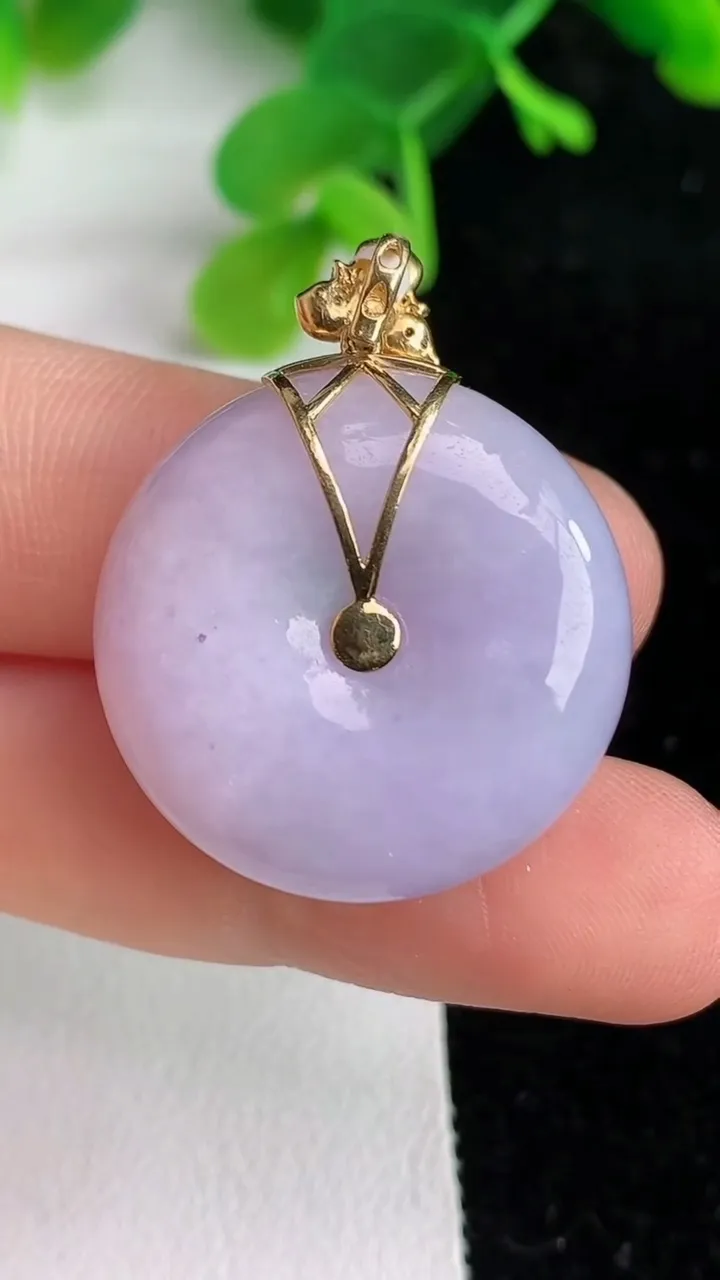 天然A货翡翠k金紫罗兰平安扣吊坠，尺寸24.8-10.4，重量:15.26g
6月7日