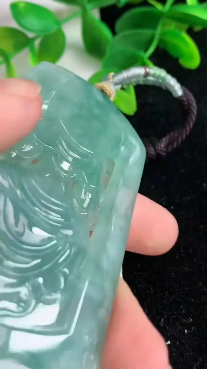 天然A货翡翠虚空藏观音菩萨吊坠，尺寸70.4-50-6，重量:43.88g
6月7日