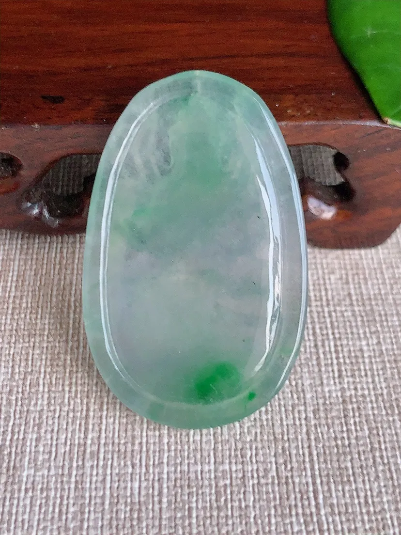天然A货翡翠飘绿千手观音吊坠尺寸44.8×28×5.3m量13.26g 0606
