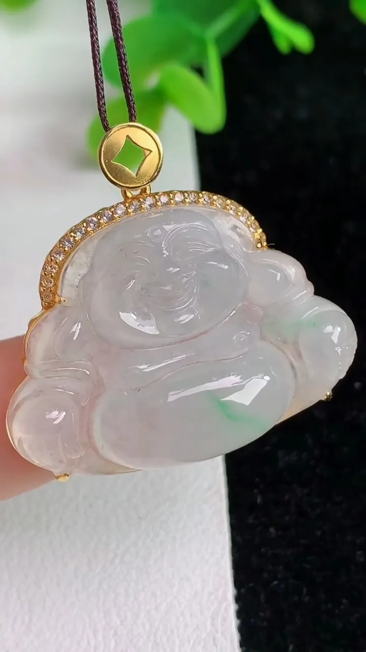 天然A货翡翠佛公吊坠，尺寸31.3-33.4-8，23重量:8.27g
6月7日