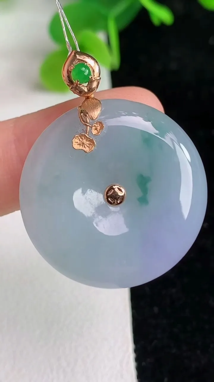 天然A货翡翠k金紫罗兰平安扣吊坠，尺寸26.2-5.5，重量:8.90g
6月7日