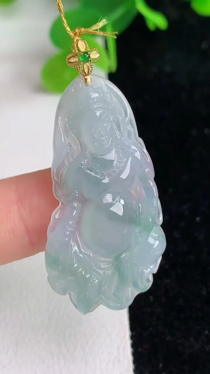 天然A货翡翠k金飘花观音菩萨吊坠，尺寸36-20-3.7，重量:5.01g
6月7日