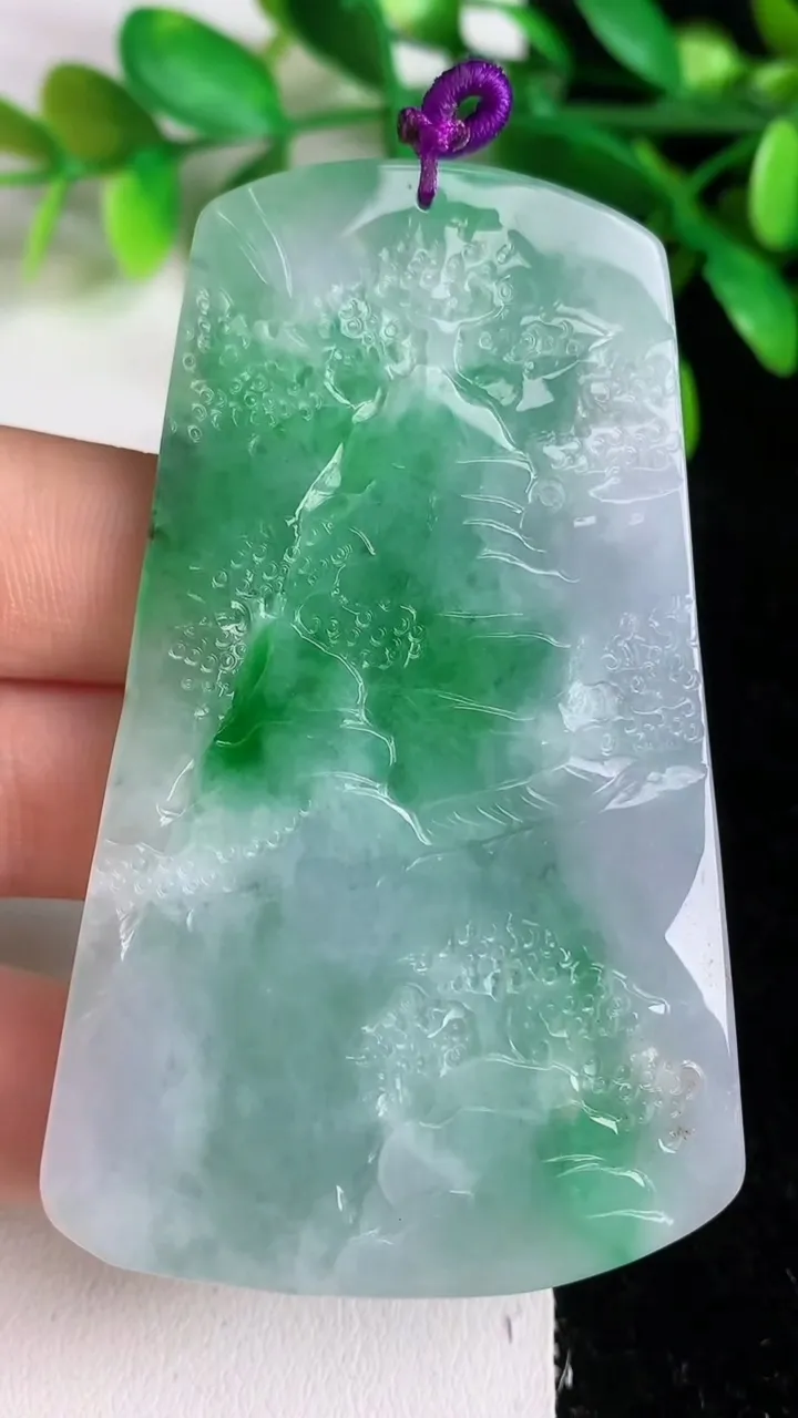天然A货翡翠山水牌吊坠 ，尺寸64-38.2-5，重量:27.02g
6月8日