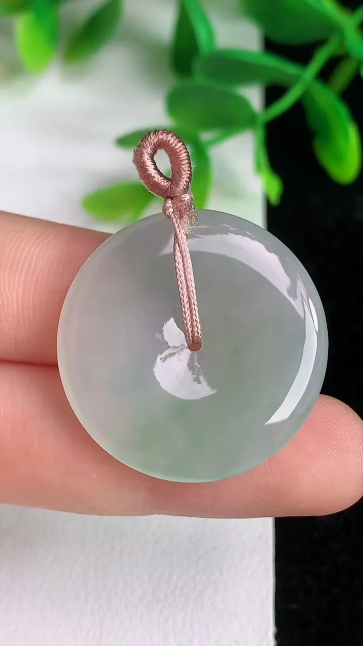 天然A货翡翠飘花平安扣吊坠 ，尺寸27.2-4，重量:6.78g
6月8日
