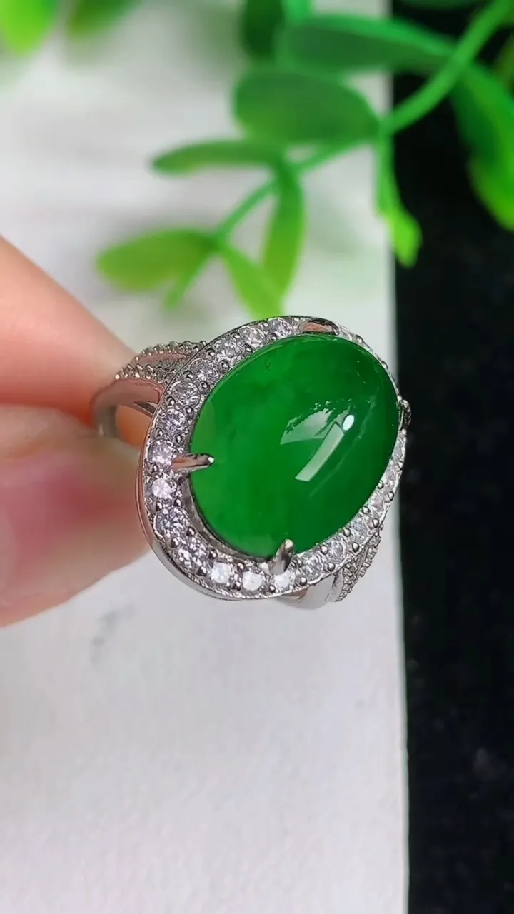 天然A货翡翠蛋面戒指 ，尺寸15.2-11.2，重量:4.36g2025年6月8日
工厂直销收藏佳品