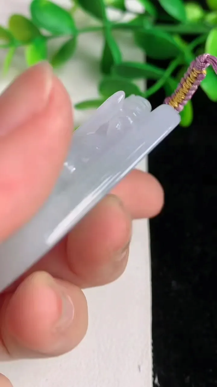 天然A货翡翠虚空藏观音菩萨吊坠 ，尺寸39.8-34.2-12.3，重量:39.68g
6月8日