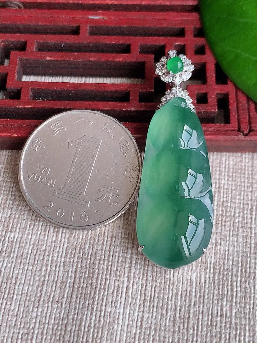 天然A货翡翠18K金伴飘花四季豆福豆平安豆吊坠尺寸44.8×33.6×14.2×8m量8.90g 0606
