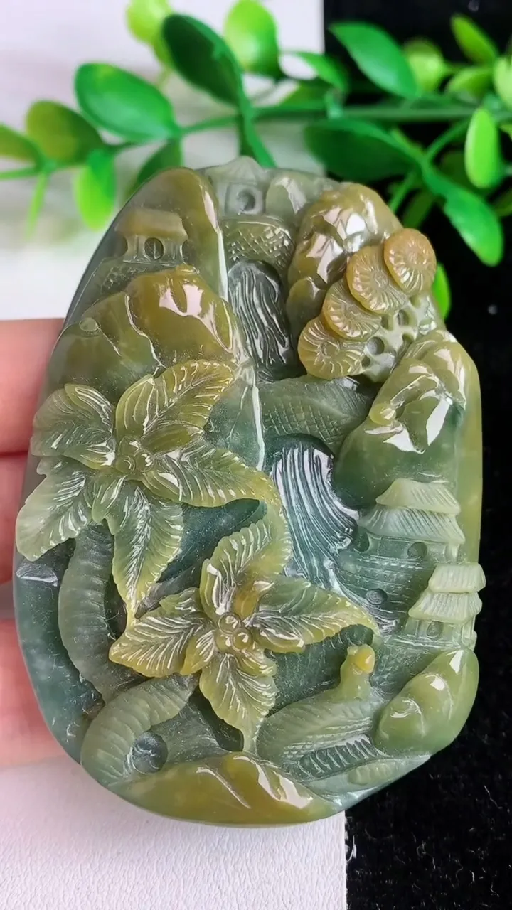 天然A货翡翠蓝水双彩山水牌吊坠，尺寸76-54-13.6，重:117.27g
6月8日