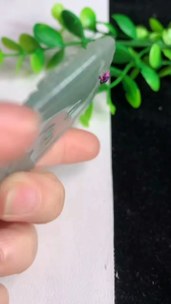 天然A货翡翠文殊菩萨吊坠 ，尺寸74.2-52-5.7，重量:47.54g
6月8日