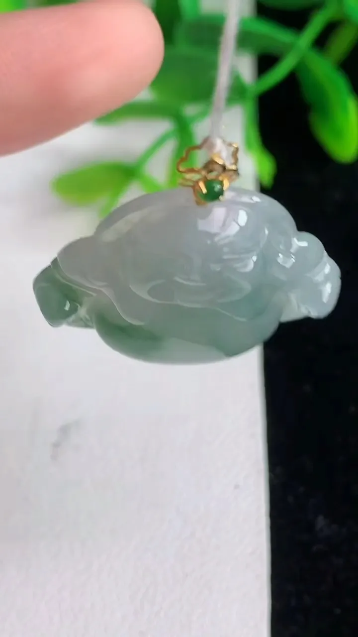 天然A货翡翠18k金飘花佛公吊坠 ，尺寸23.3-27.6-6，重量:6.05g
6月8日