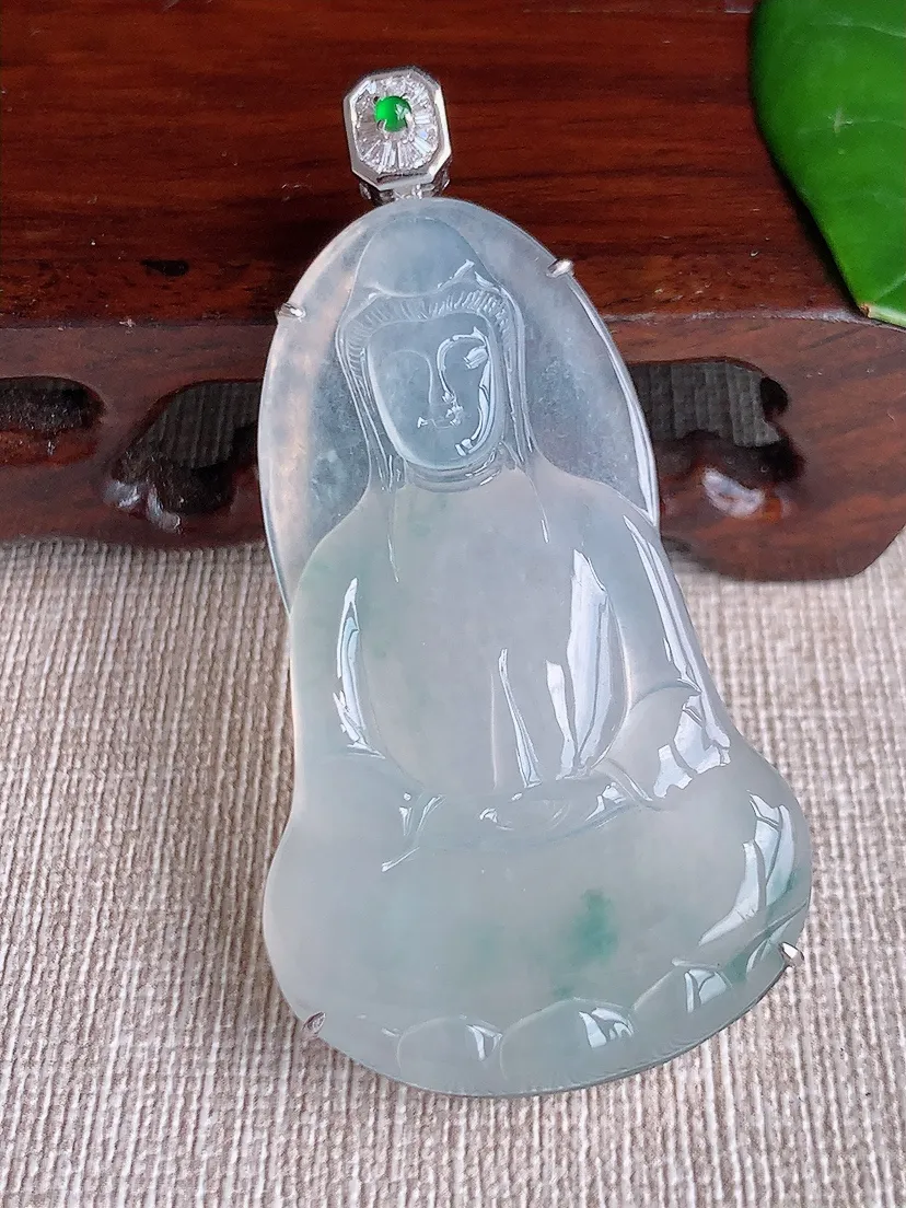 天然A货翡翠18K金伴飘花正装观音吊坠尺寸60.7×52×31.3×7.8m量15.20g 0606
