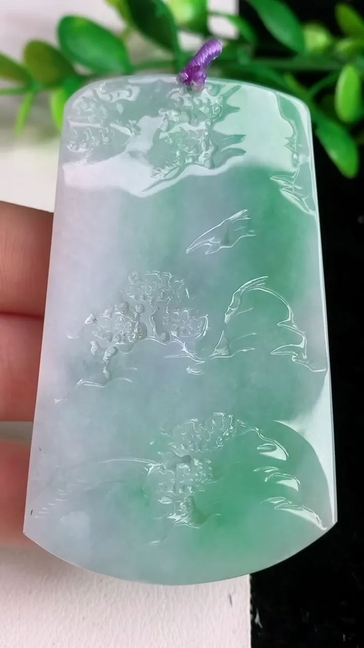 天然A货翡翠山水牌吊坠，尺寸78-43.6-6，重量:40.66g
6月8日
