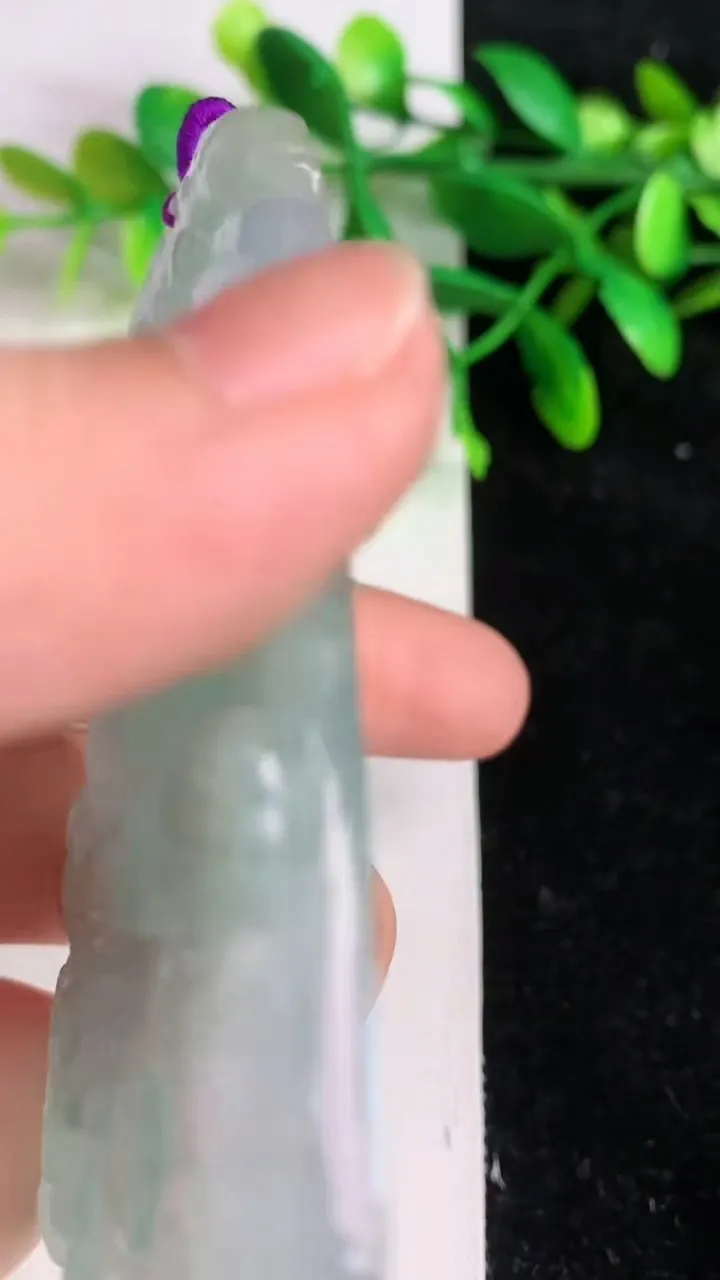 天然A货翡翠飘花文殊菩萨吊坠 ，尺寸76.4-47.2-7.2，重量:52.93g
6月8日